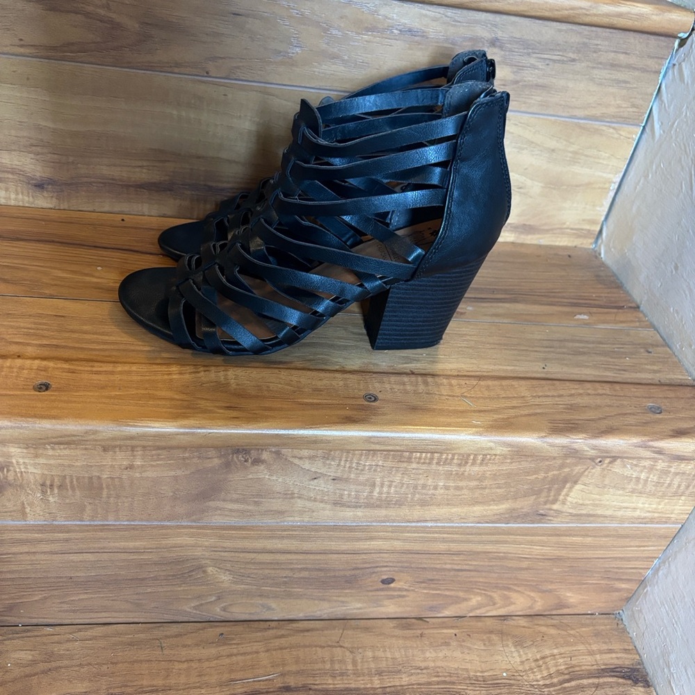 Jellypop Elegant Black Woven Heels